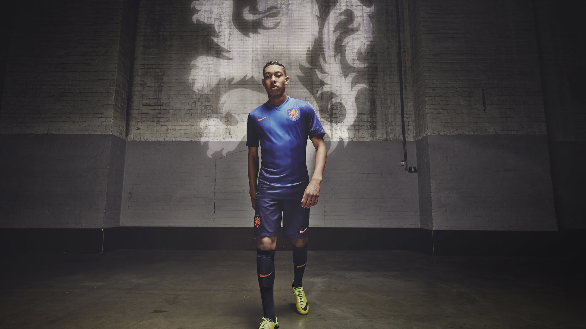 德甲争冠战焦点战,伊朗新星闪耀,掀翻里昂式豪门霸权