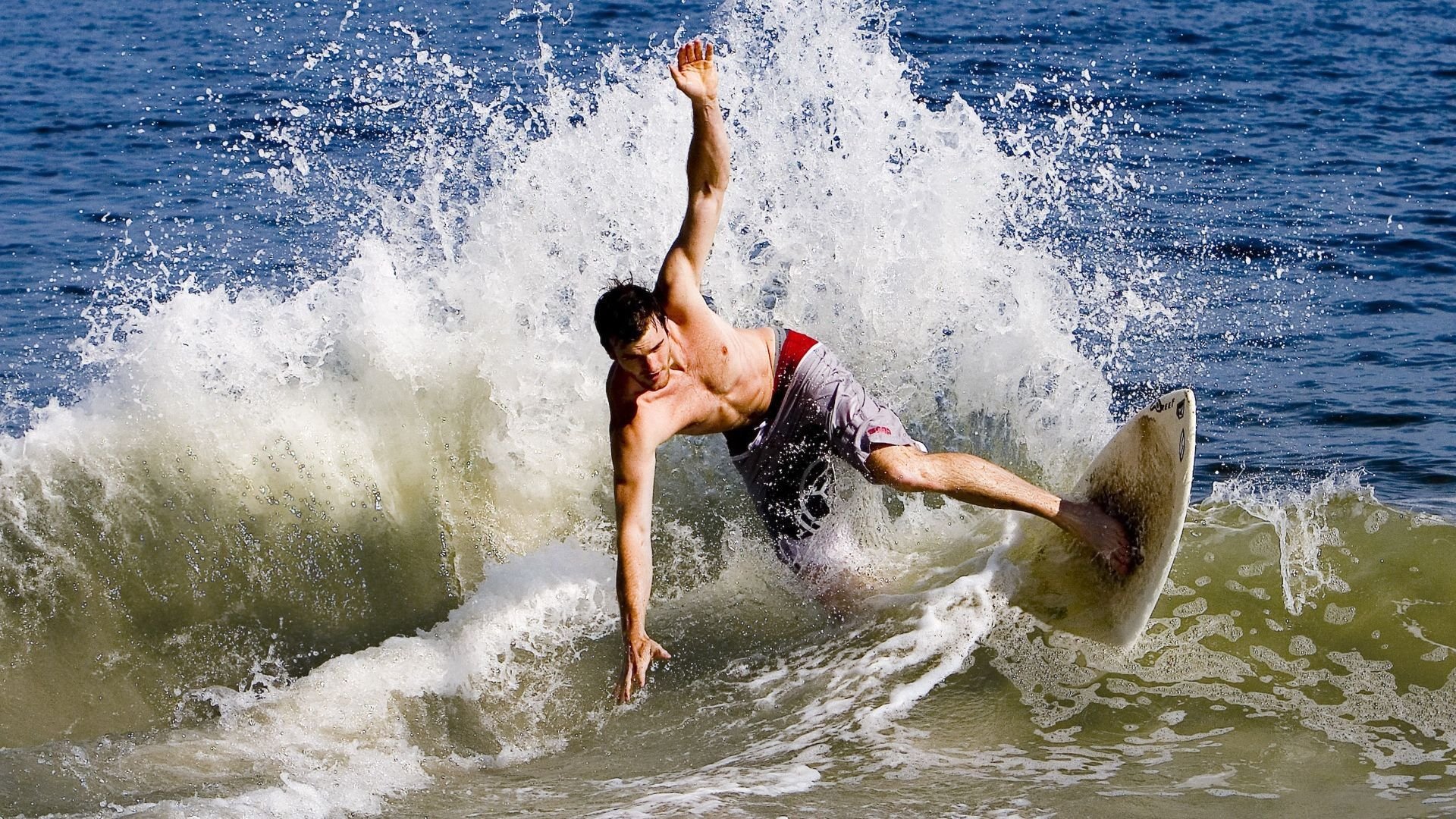 黄黑风暴席卷北欧,当穆勒的指挥棒遇上瑞典的沉默